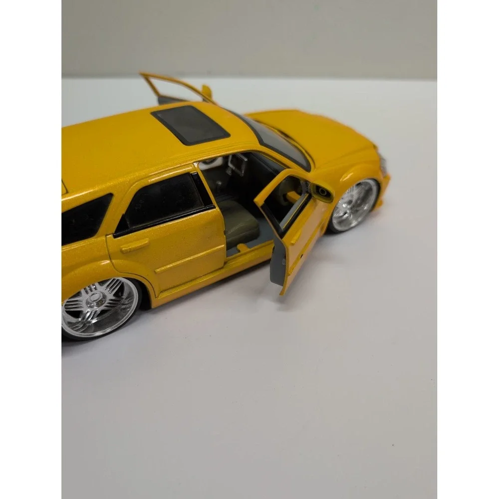 2006 Dodge Magnum R/T Yellow Black Stripes by Jada Big Time Muscle Diecast 1:24